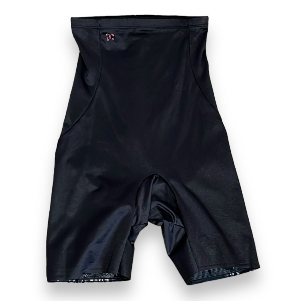 Ruby Ribbon Women's Size Medium High Waist Shaping Shorts Black